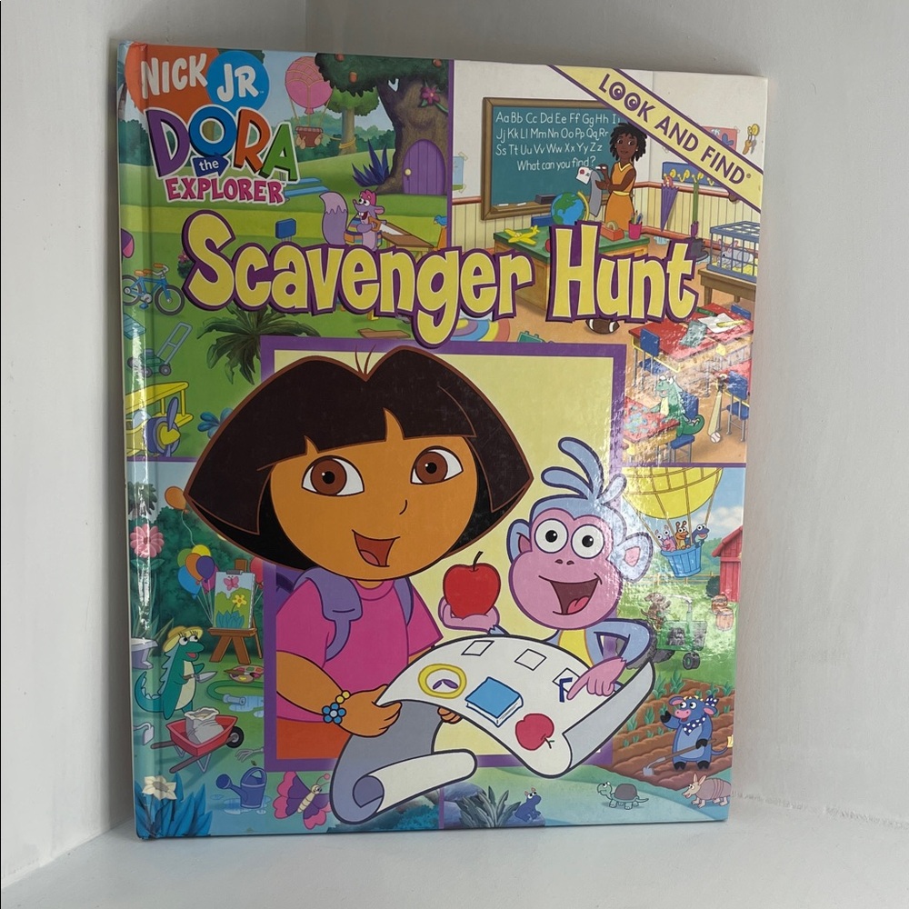 Dora the Explorer Scavenger Hunt Book Look and Find